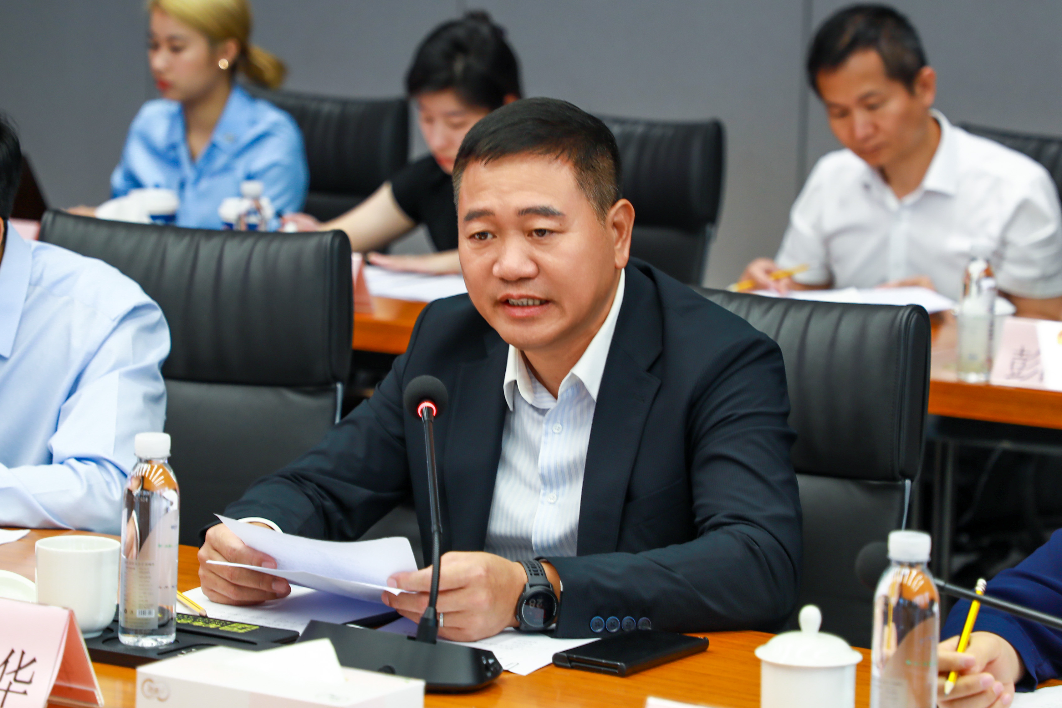 hth华体会集团将以“数智”赋能商业模式新发展 ——钟华董事长出席龙华区人大座谈会