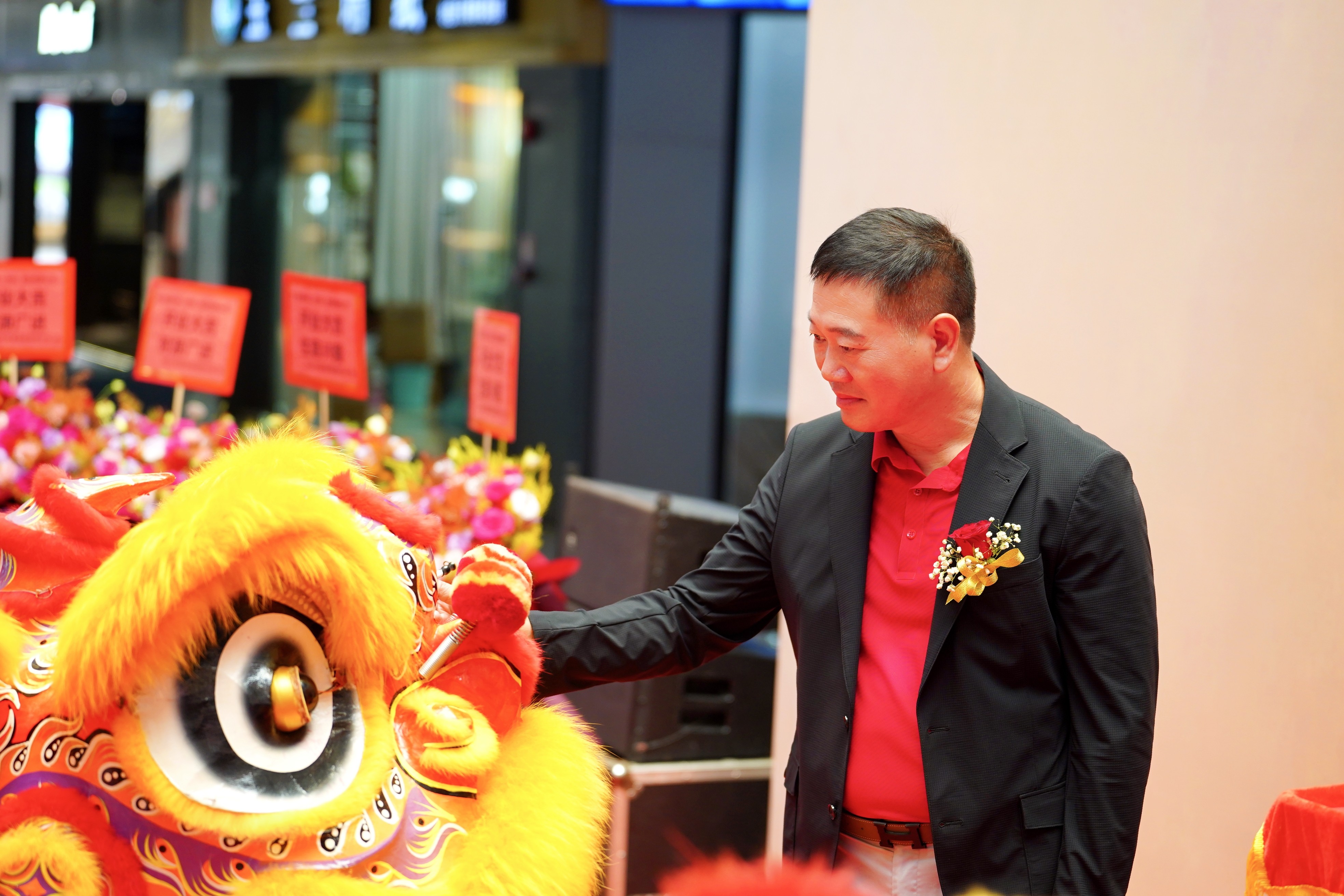 双引擎启新！WOGA 屋伽华南首店深圳落位，hth华体会开启家居生活新范式 